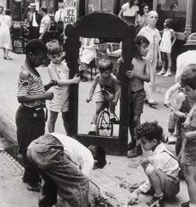 Helen Levittt - Children with broken mirror - New-York